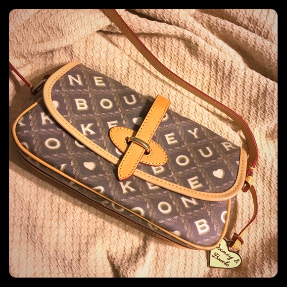 Dooney & Bourke Handbags - 🍁SALE🍁 Dooney&Bourke beautiful purse leather EUC